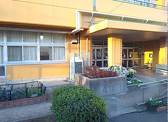 東小学校コミュニティセンター外観の写真